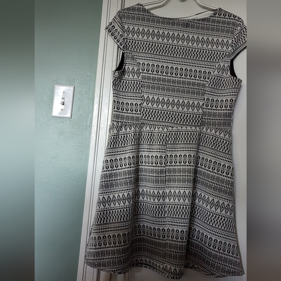 Black and white geometric print size L skater dress - Picture 3 of 3